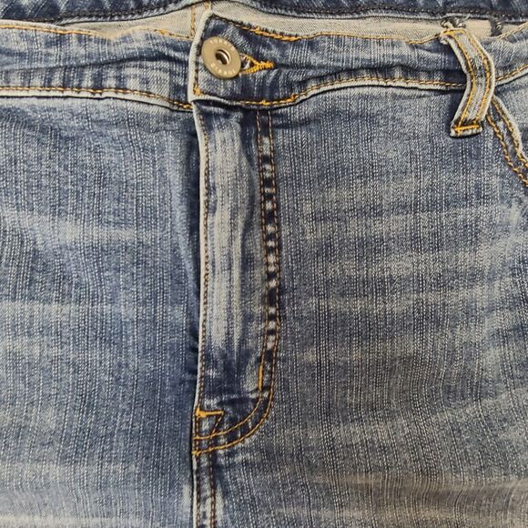 Torrid Womens Plus Size 24 Med Wash Distressed Denim Jean Shorts - Picture 3 of 13
